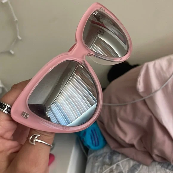 Quay Australia | Accessories | Quay Australia Pink Mirror  display picture 1